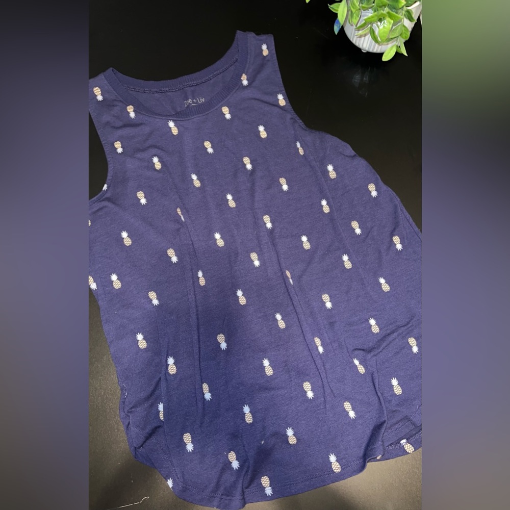 Zoe + Liv | Women Navy Pineapple Graphic Tank Top | Size XL Like New